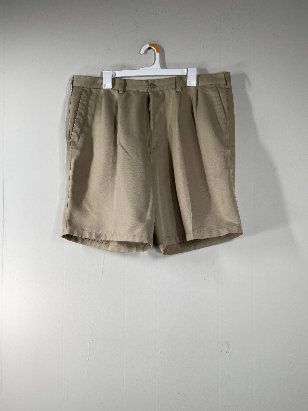 Dockers Golf Pleated Dress Shorts Men's 40 High Rise Beige Casual